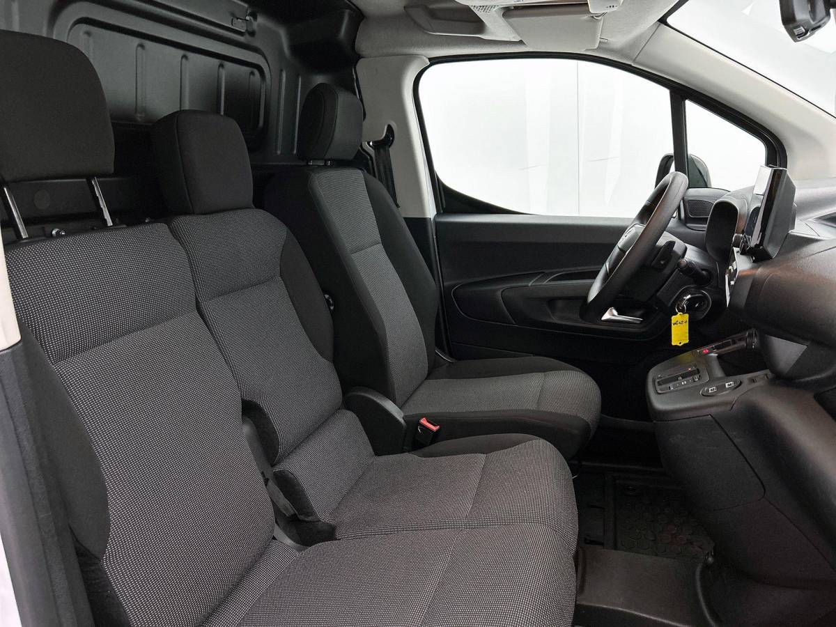 Opel Combo Opel Combo 1.5 BlueHDi 130PK L2 Automaat Apple Carplay / Android Auto Navigatie Trekhaak Airco Camera Cruise Control Parkeersensoren V+A DAB