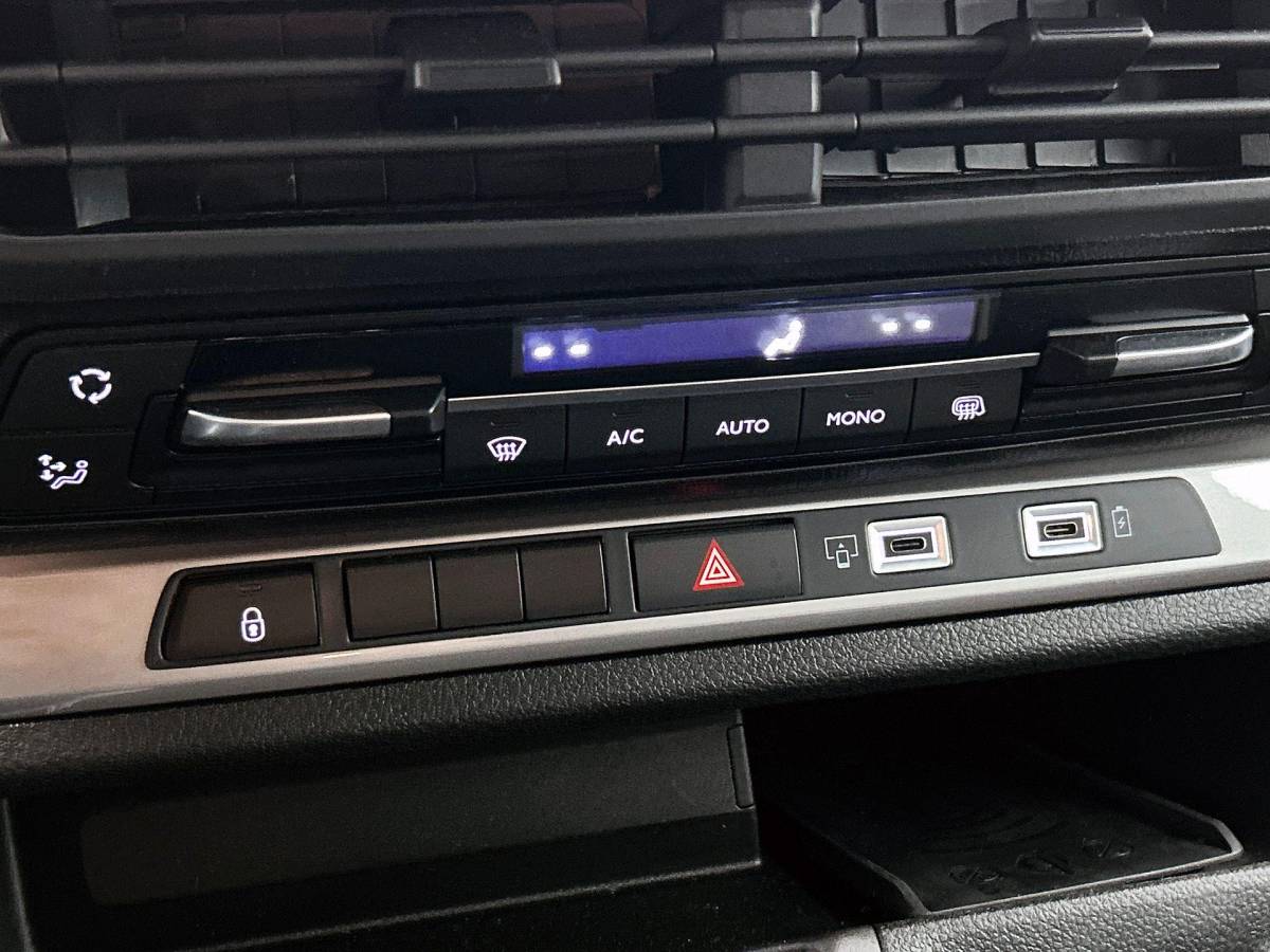 Opel Vivaro Opel Vivaro 2.0 Diesel 180 S&S L3 Automaat Dubbele Cabine 2 schuifdeuren Android Auto/Apple CarPlay Navigatie Keyless Entry&Start Climate Control Camera Cruise Control Houten afwerking laadruimte Trekhaak lichtmetalen velgen