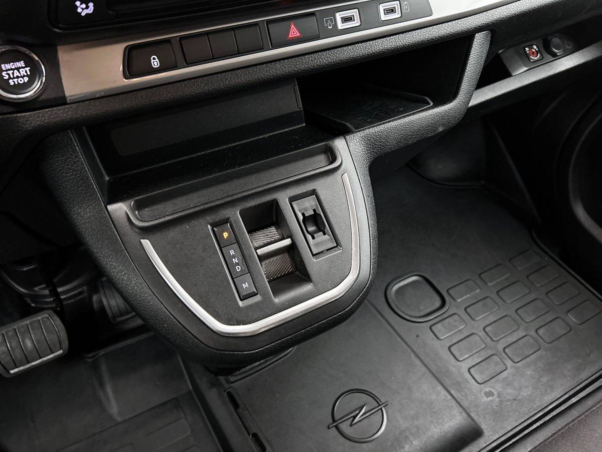 Opel Vivaro Opel Vivaro 2.0 Diesel 180 S&S L3 Automaat Dubbele Cabine 2 schuifdeuren Android Auto/Apple CarPlay Navigatie Keyless Entry&Start Climate Control Camera Cruise Control Houten afwerking laadruimte Trekhaak lichtmetalen velgen