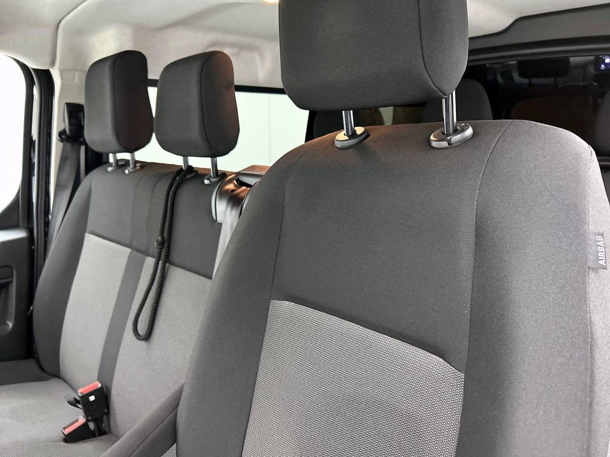 Opel Vivaro Opel Vivaro 2.0 Diesel 180 S&S L3 Automaat Dubbele Cabine 2 schuifdeuren Android Auto/Apple CarPlay Navigatie Keyless Entry&Start Climate Control Camera Cruise Control Houten afwerking laadruimte Trekhaak lichtmetalen velgen