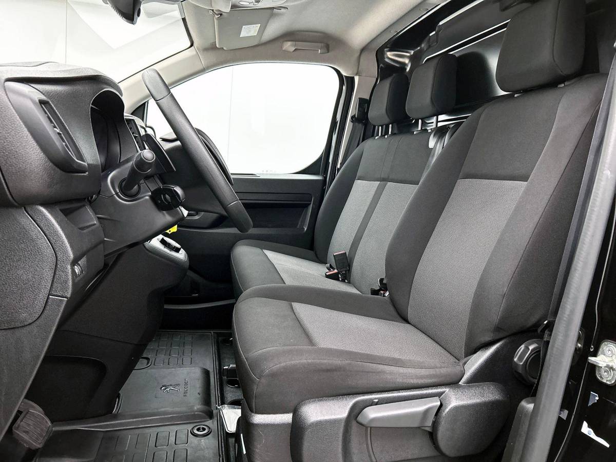 Peugeot Expert Peugeot Expert 2.0 BlueHDI 145PK L3 Automaat Airco Navigatie Trekhaak Cruise Control Parkeer sensoren Betimmering Side Bars