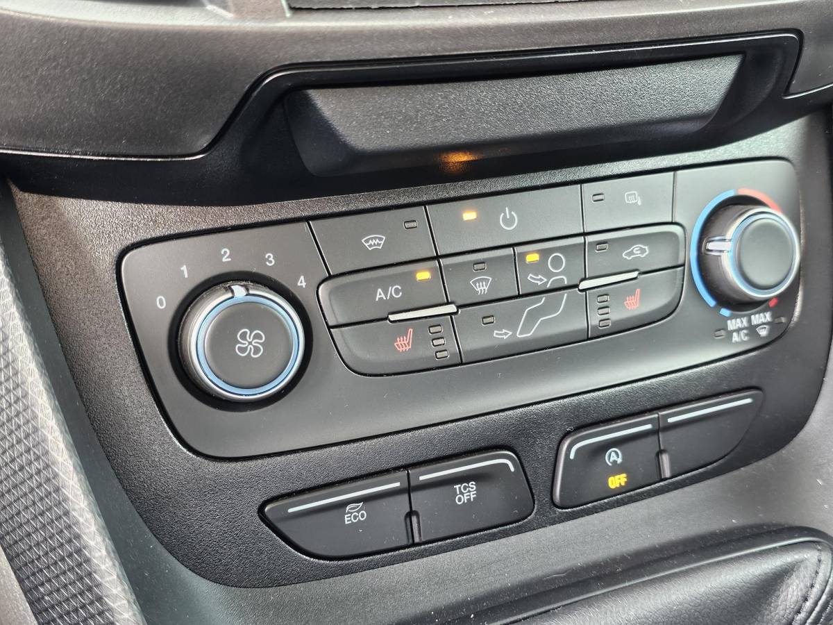 Ford Transit Connect Ford Transit Connect 1.5 EcoBlue L2 Trend  Airco | Navigatie | Achteruitrijcamera | Stoelverwarming | Bijna nieuwstaat!