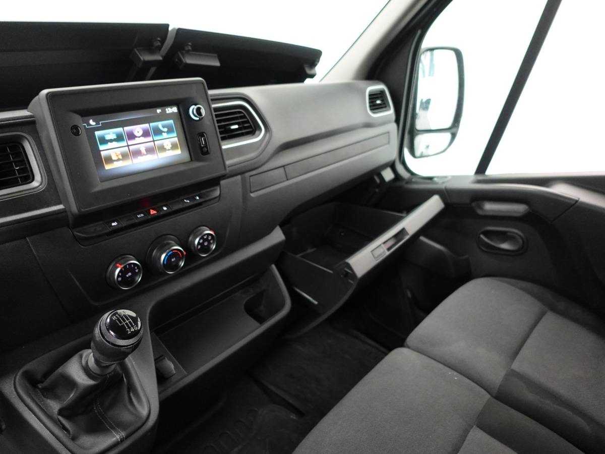 Renault Master Renault Master T33 2.3 dCi 135PK L2H2 Work Edition Airco Cruise Control Camera Navi Parkeersensoren Trekhaak