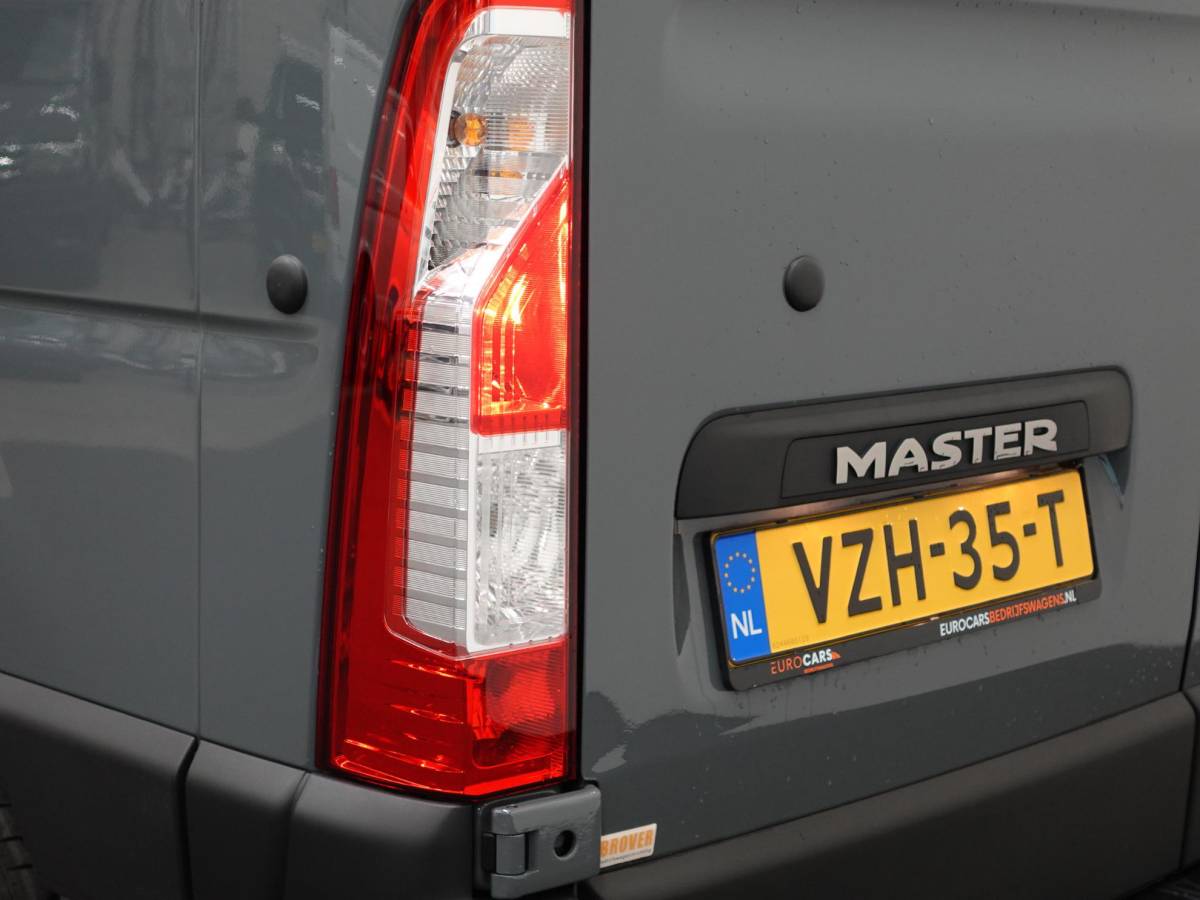 Renault Master Renault Master T33 2.3 dCi 135PK L2H2 Work Edition Airco Cruise Control Camera Navi Parkeersensoren Trekhaak