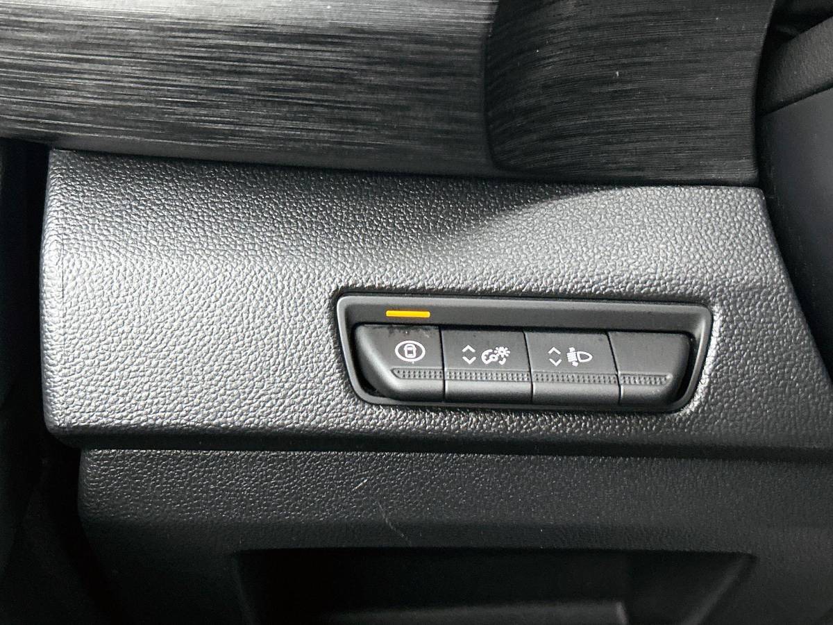 Renault Trafic Renault Trafic 2.0 Blue dC1 150PK L2H1 Dubbele Cabine Automaat Navigatie Airco Betimmering Trekhaak Camera Parkeer sensoren  Dab