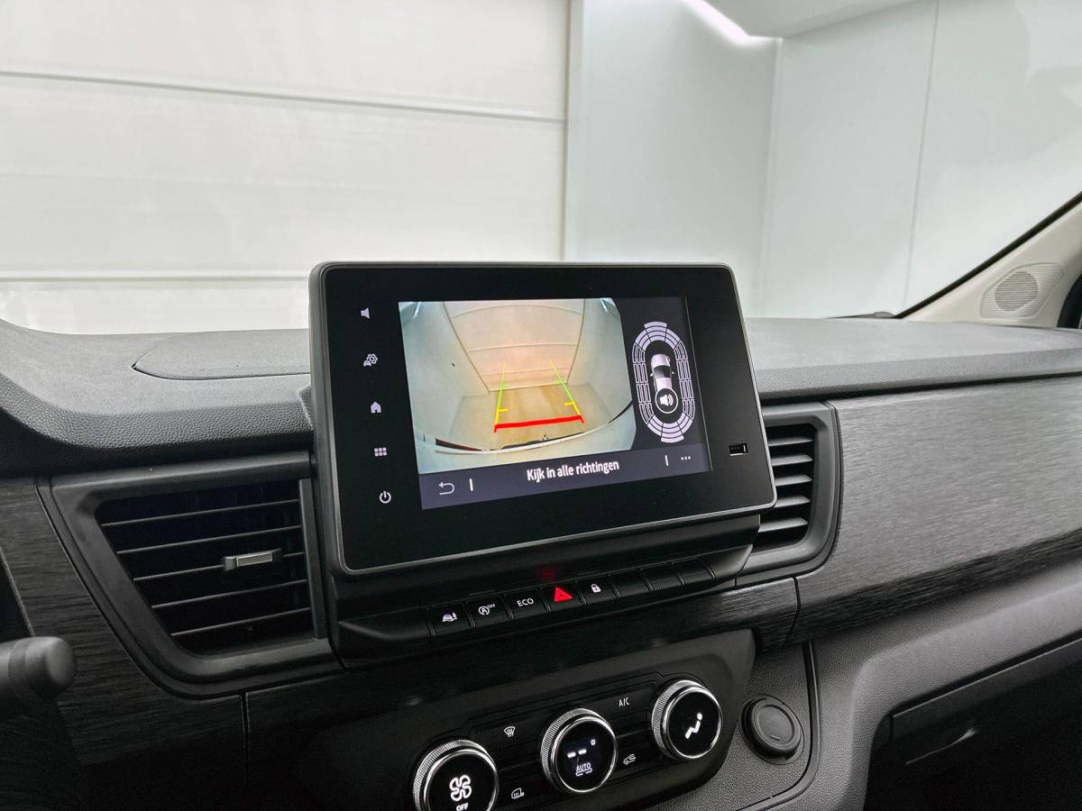 Renault Trafic Renault Trafic 2.0 Blue dCi 130 T30 L2H1 Advance Navigatie Airco Lichtmetalen velgen Betimmering Trekhaak Parkeer sensoren