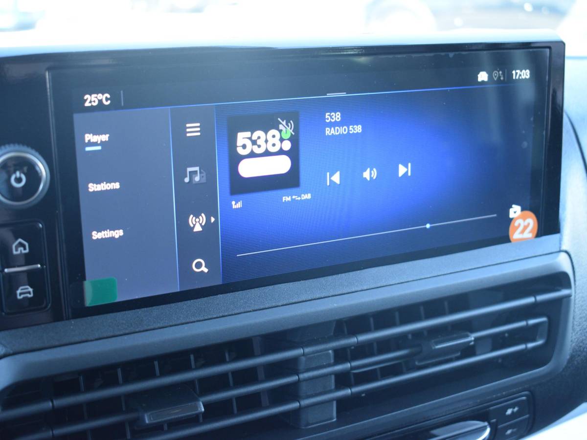 Opel Vivaro-e Opel Vivaro Electric 75 kWh Dubbele Cabine | tot 8 jaar garantie | 2x schuifdeur | Dynamic Comfort NAV Pakket | Comfort Pakket |  Exterieur pakket | Winterpakket | Betimmering | LM velgen | Rijklaarprijs