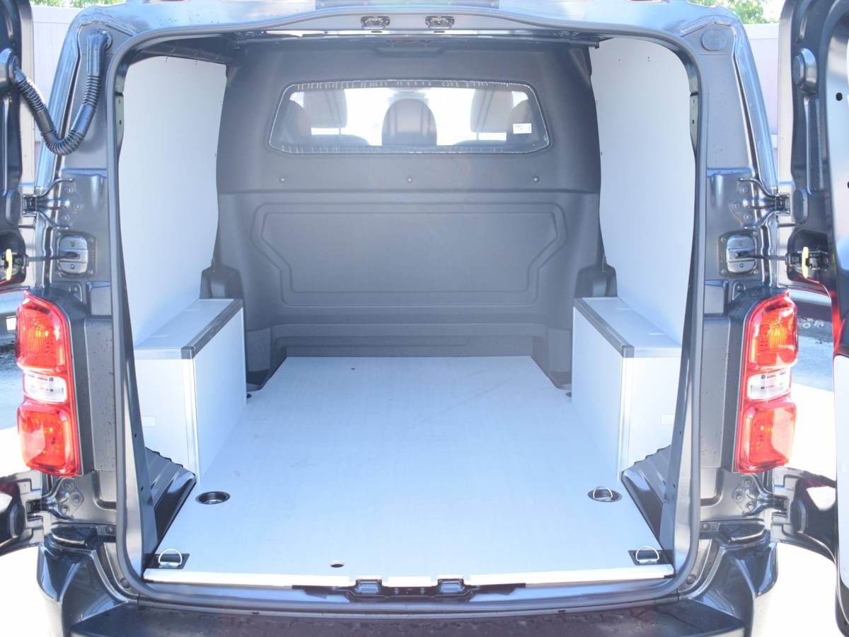 Opel Vivaro-e Opel Vivaro Electric 75 kWh Dubbele Cabine | tot 8 jaar garantie | 2x schuifdeur | Dynamic Comfort NAV Pakket | Comfort Pakket |  Exterieur pakket | Winterpakket | Betimmering | LM velgen | Rijklaarprijs