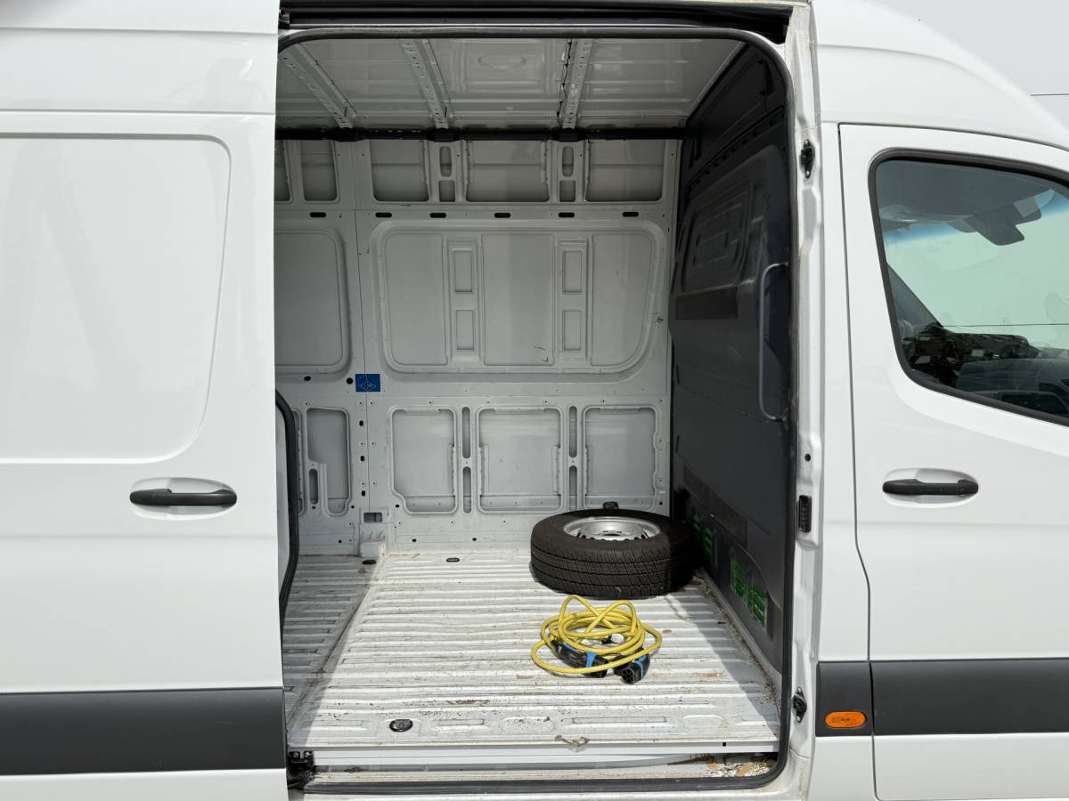 Mercedes-Benz eSprinter Mercedes-Benz eSprinter eSprinter L2H2 55 kWh L2H2 Elektrisch 168km WLTP 94% (SOH) Snelladen Laadkabel Climate Control Stoelverwarming