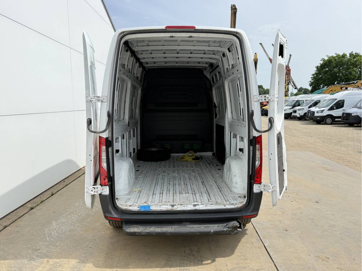 Mercedes-Benz eSprinter Mercedes-Benz eSprinter eSprinter L2H2 55 kWh L2H2 Elektrisch 168km WLTP 94% (SOH) Snelladen Laadkabel Climate Control Stoelverwarming