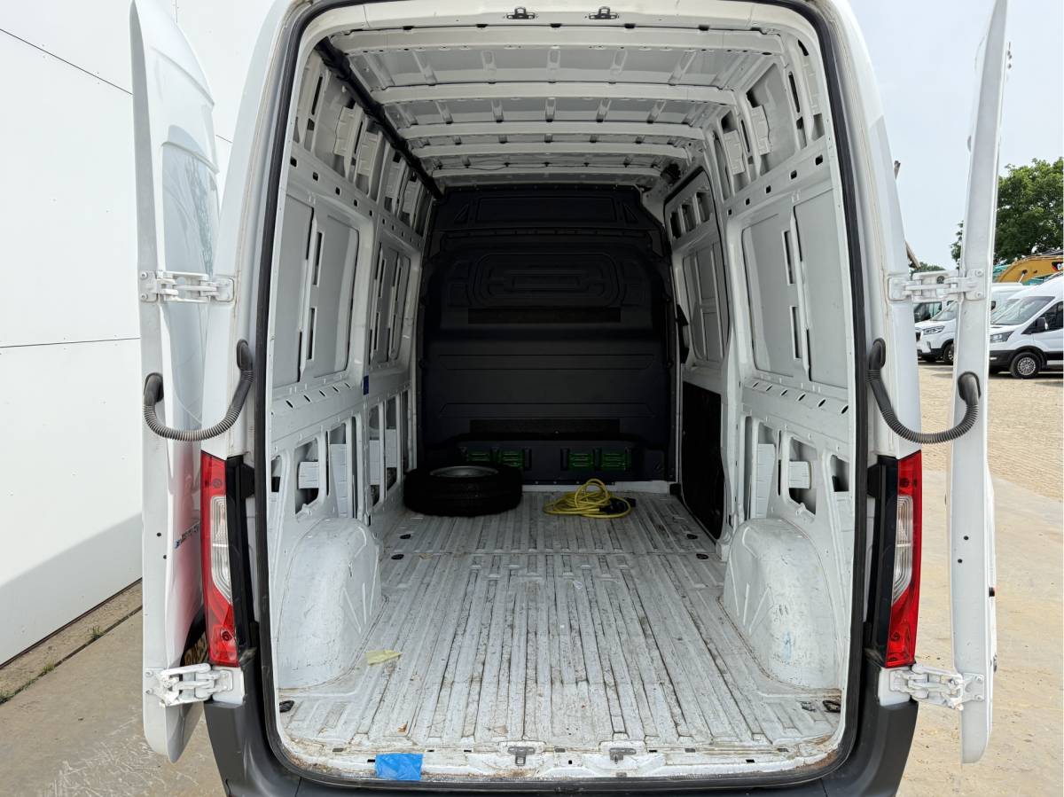 Mercedes-Benz eSprinter Mercedes-Benz eSprinter eSprinter L2H2 55 kWh L2H2 Elektrisch 168km WLTP 94% (SOH) Snelladen Laadkabel Climate Control Stoelverwarming