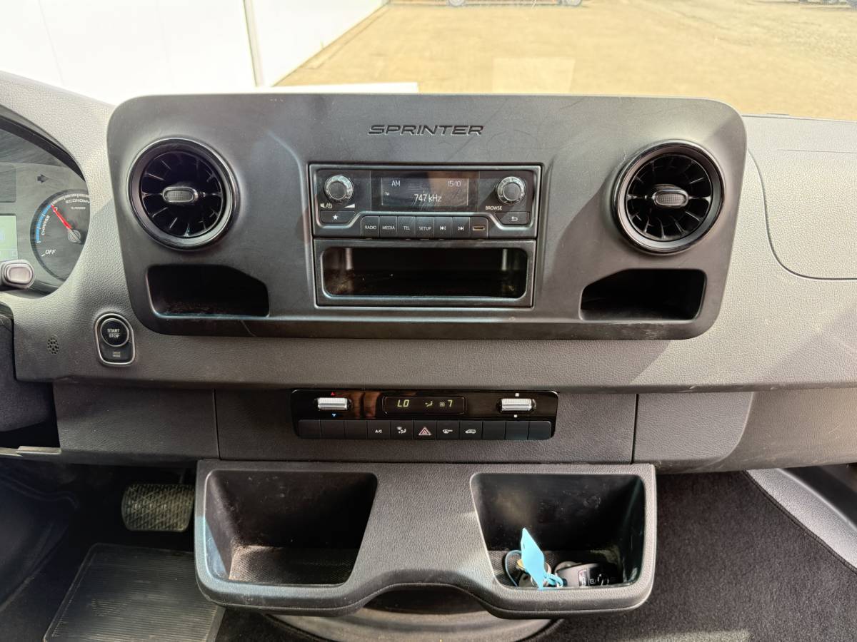 Mercedes-Benz eSprinter Mercedes-Benz eSprinter eSprinter L2H2 55 kWh L2H2 Elektrisch 168km WLTP 94% (SOH) Snelladen Laadkabel Climate Control Stoelverwarming