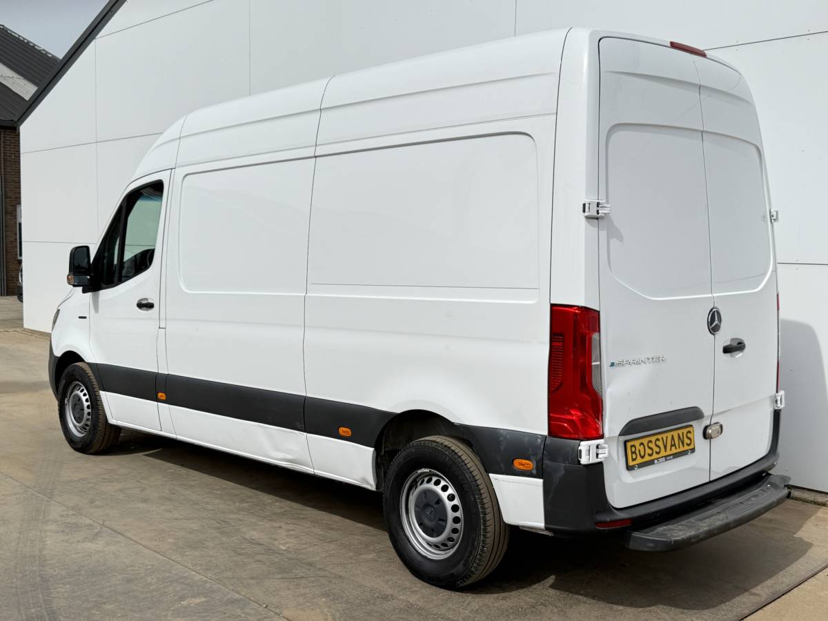 Mercedes-Benz eSprinter Mercedes-Benz eSprinter eSprinter L2H2 55 kWh L2H2 Elektrisch 168km WLTP 94% (SOH) Snelladen Laadkabel Climate Control Stoelverwarming