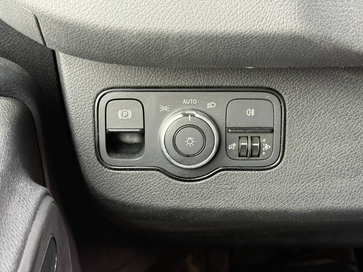 Mercedes-Benz eSprinter Mercedes-Benz eSprinter eSprinter L2H2 55 kWh L2H2 Elektrisch 168km WLTP 94% (SOH) Snelladen Laadkabel Climate Control Stoelverwarming