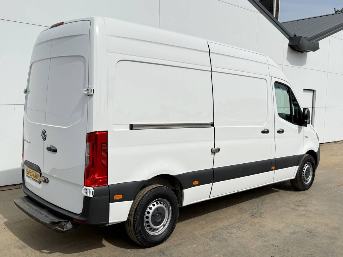 Mercedes-Benz eSprinter Mercedes-Benz eSprinter eSprinter L2H2 55 kWh L2H2 Elektrisch 168km WLTP 94% (SOH) Snelladen Laadkabel Climate Control Stoelverwarming
