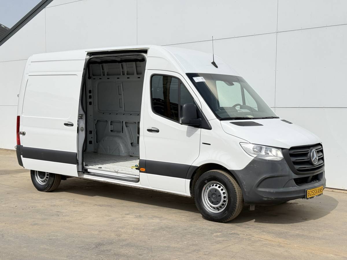 Mercedes-Benz eSprinter Mercedes-Benz eSprinter eSprinter L2H2 55 kWh L2H2 Elektrisch 168km WLTP 94% (SOH) Snelladen Laadkabel Climate Control Stoelverwarming