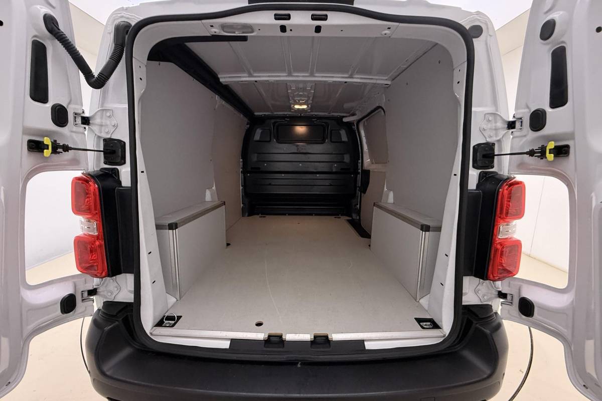 Fiat Scudo Fiat Scudo 2.0 Diesel 145 L2 Navigatie | Laadruimtebetimmering | Cruise Control | Camera | 3 Persoons | Financial Lease Mogelijk | Airco