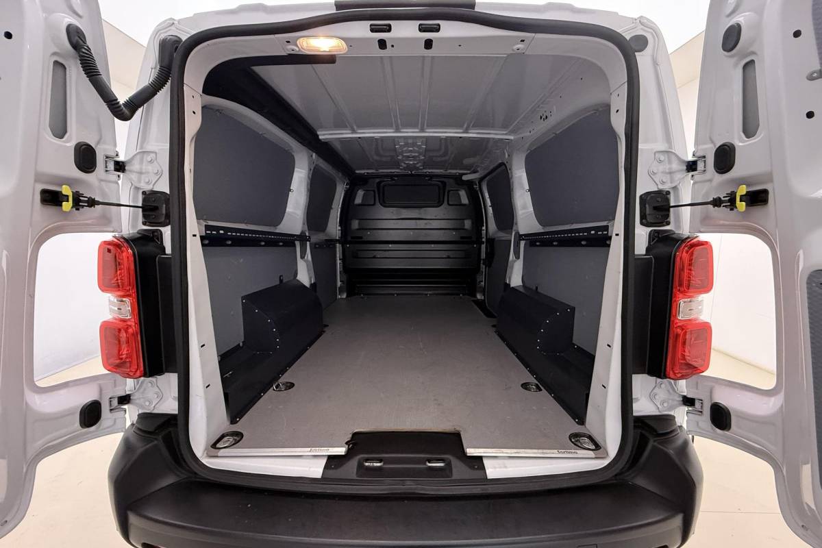 Fiat Scudo Fiat Scudo 2.0 Diesel 145 L3 Navigatie | Laadruimtebetimmering | Cruise Control | Camera | 3 Persoons | Financial Lease Mogelijk | Airco
