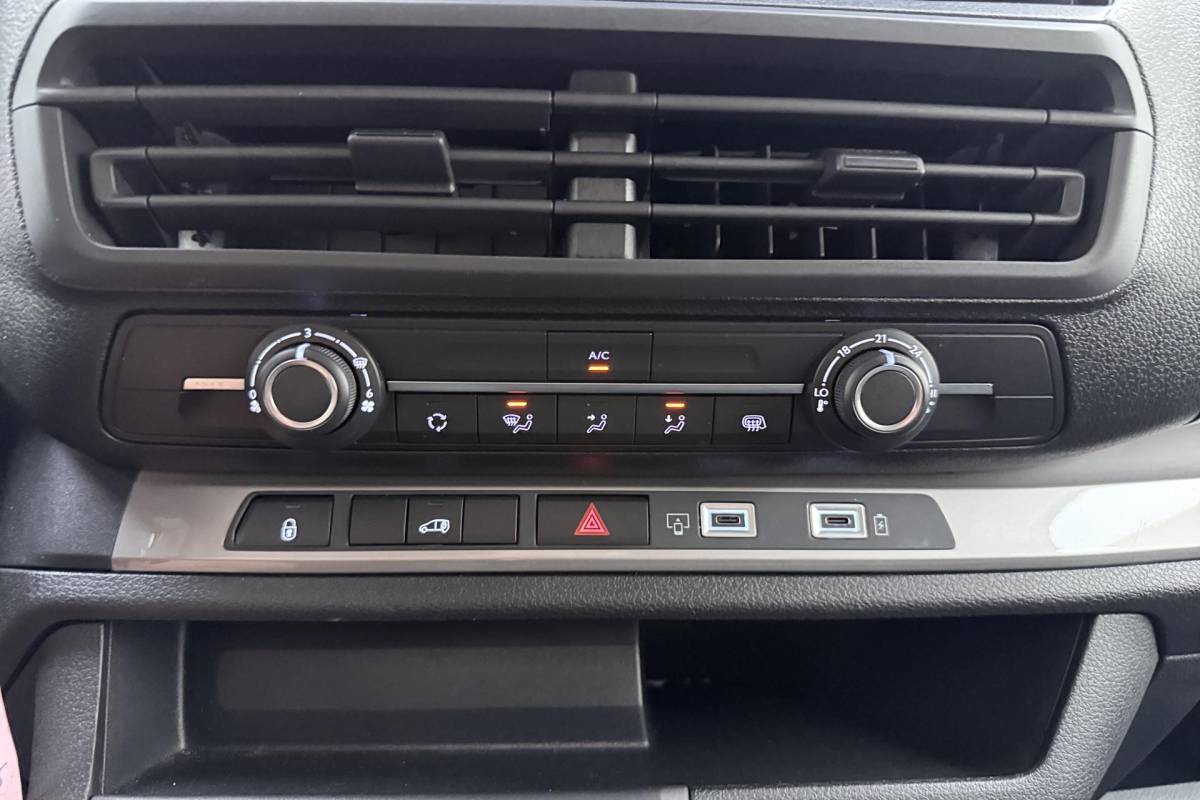 Fiat Scudo Fiat Scudo 2.0 Diesel 145 L3 Navigatie | Laadruimtebetimmering | Cruise Control | Camera | 3 Persoons | Financial Lease Mogelijk | Airco