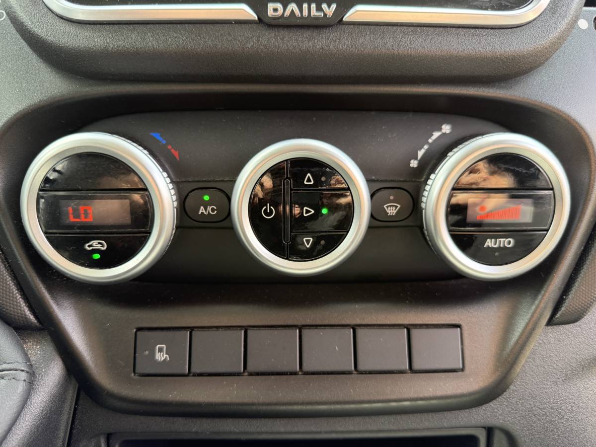 Iveco Daily Iveco Daily 35C16 3.0 Laadklep Zijdeur Climate control Cruise control Bakwagen Meubelbak Koffer