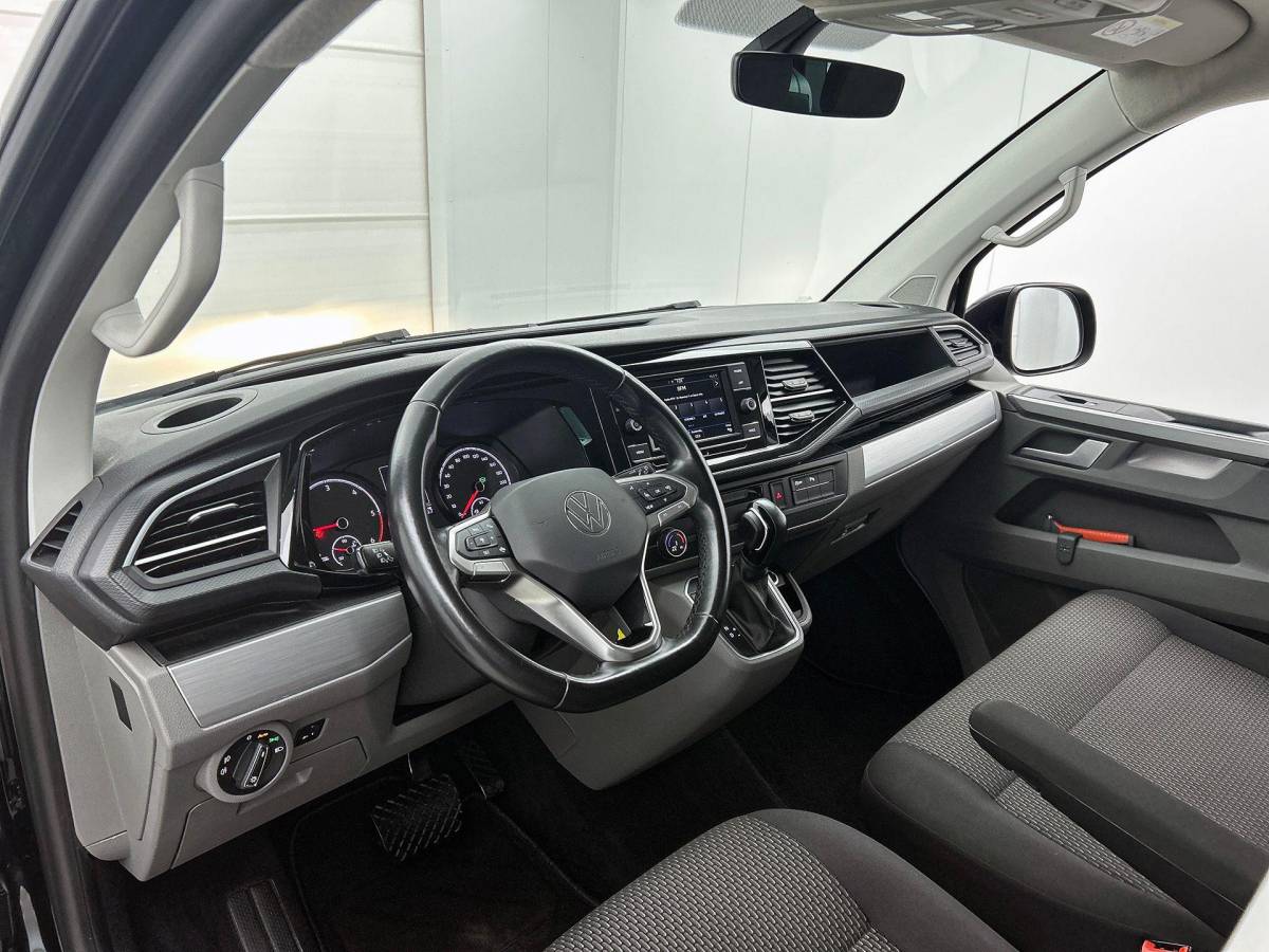Volkswagen Transporter Volkswagen Transporter 2.0 TDI L2H1 Dubbele Cabine Highline Automaat Navigatie Carplay Parkeersensoren Trekhaak Adaptive Cruise control 6-zits