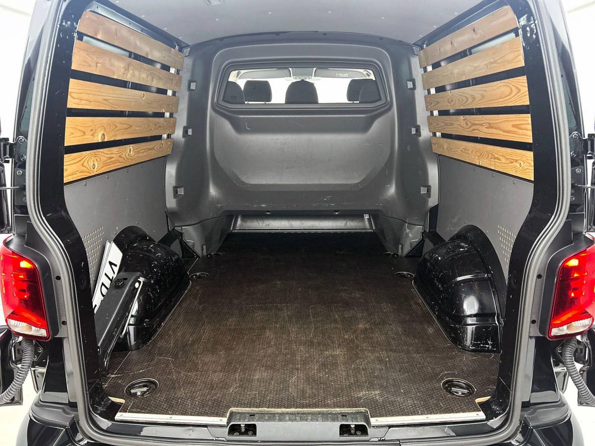 Volkswagen Transporter Volkswagen Transporter 2.0 TDI L2H1 Dubbele Cabine Highline Automaat Navigatie Carplay Parkeersensoren Trekhaak Adaptive Cruise control 6-zits