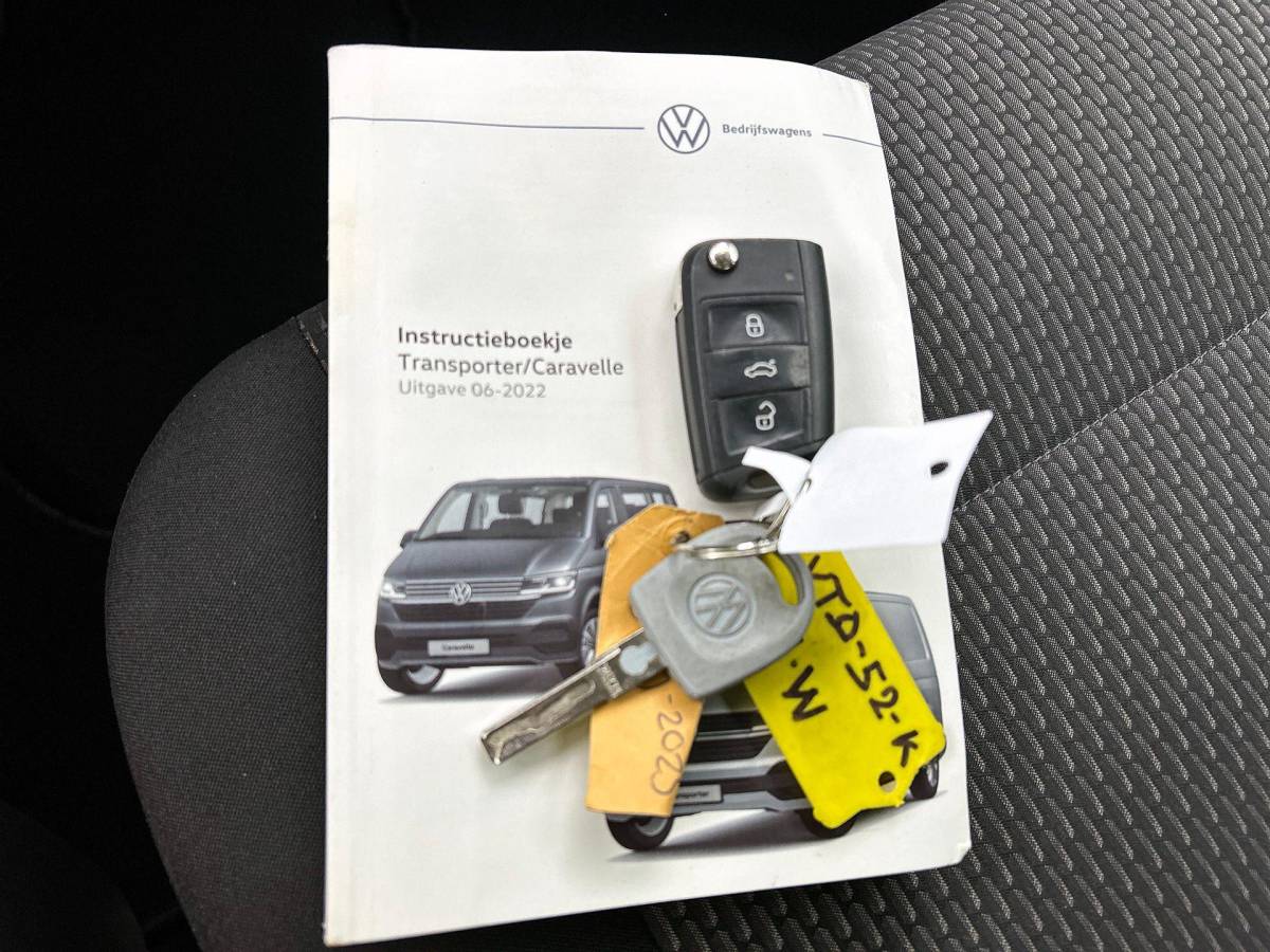 Volkswagen Transporter Volkswagen Transporter 2.0 TDI L2H1 Dubbele Cabine Highline Automaat Navigatie Carplay Parkeersensoren Trekhaak Adaptive Cruise control 6-zits