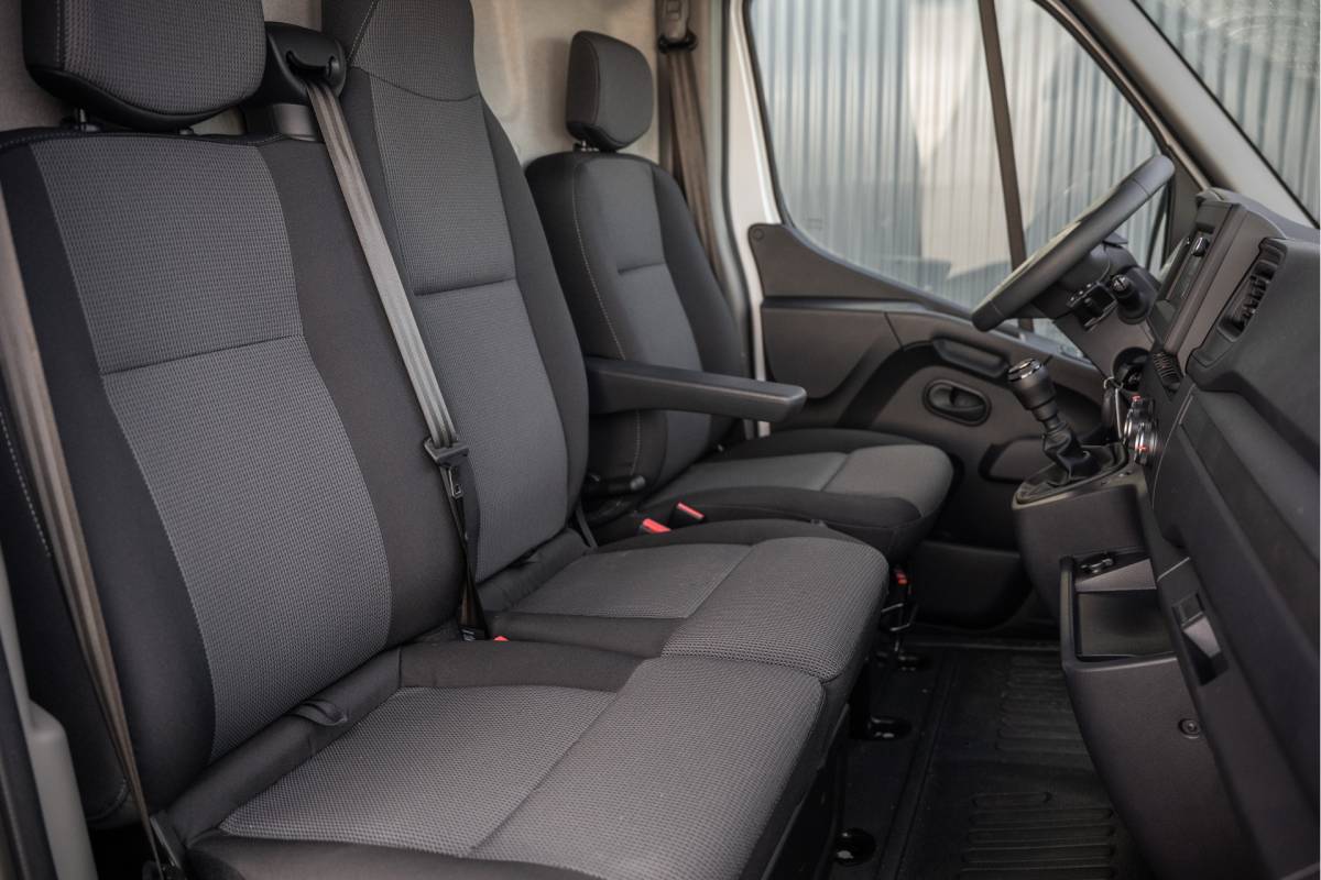 Renault Master Renault Master Bleu DCI 135PK | L2H2 | Nieuw | Navi | 3-Zits | LED | Cruise | Airco