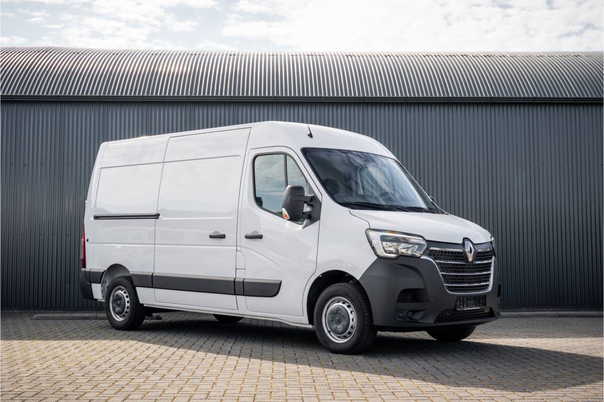 Renault Master Renault Master Bleu DCI 135PK | L2H2 | Nieuw | Navi | 3-Zits | LED | Cruise | Airco