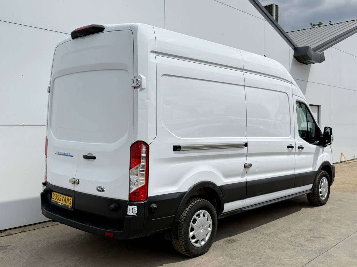 Ford E-Transit Ford e-Transit 68kWh 184PK L3H3 Pakketinrichting 334km WLTP 96,2% (SOH) BEV Snelladen 360º Camera Cruise control Climate control Carplay Navigatie Laadkabel Parkeersensoren v+a
