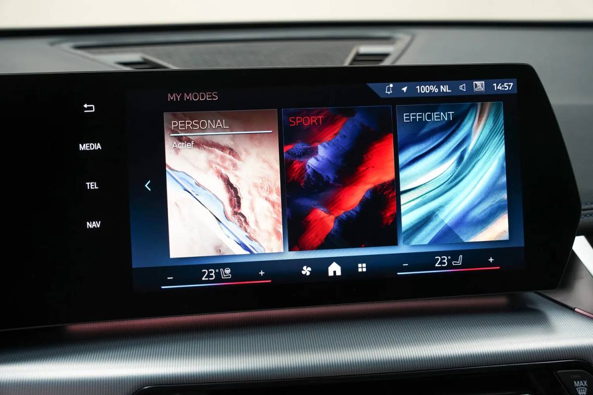 BMW X1 BMW X1 sDrive20i M Sport High Executive Aut. [ Panoramadak Stoel-Stuurverwarming Camera ]