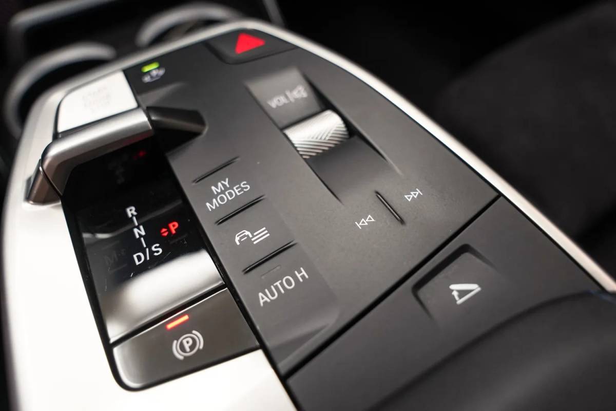 BMW X1 BMW X1 sDrive20i M Sport High Executive Aut. [ Panoramadak Stoel-Stuurverwarming Camera ]