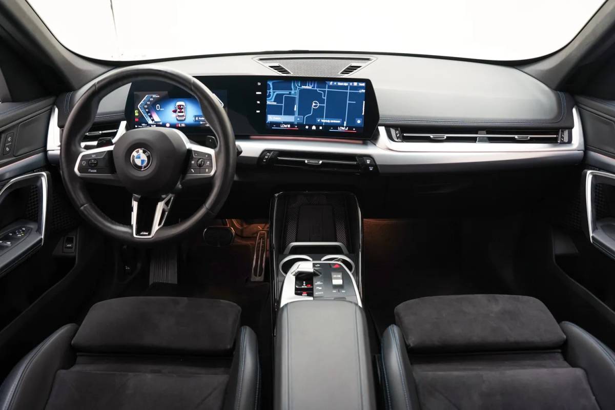 BMW X1 BMW X1 sDrive20i M Sport High Executive Aut. [ Panoramadak Stoel-Stuurverwarming Camera ]