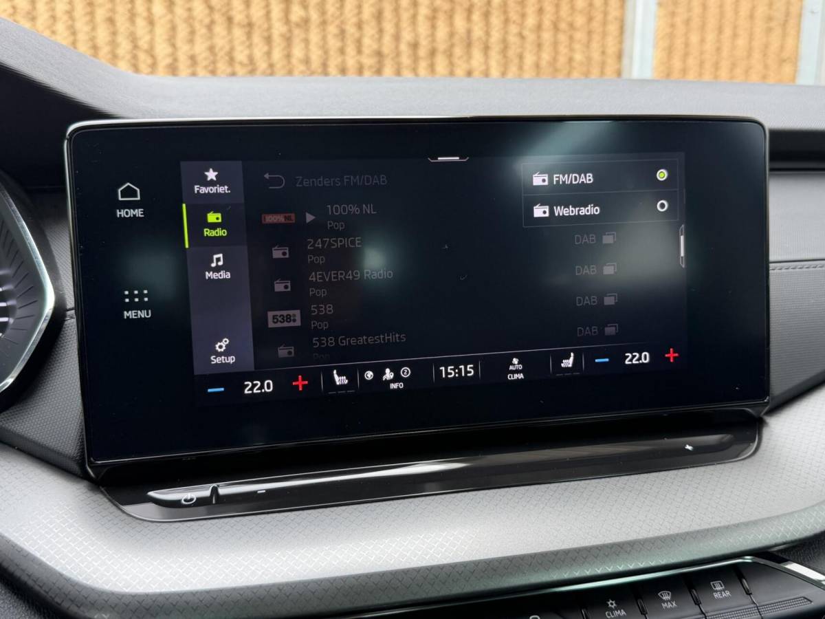 Škoda Octavia Skoda Octavia Combi 1.0 e-TSI Business Edition Automaat | Trekhaak uitklapbaar | Adaptieve cruise control | Stoelverwarming |  Rijstrooksensor | Getint glas | 17 inch lichtmetalen velgen | LED verlichting | Parkeersensoren voor en achter
