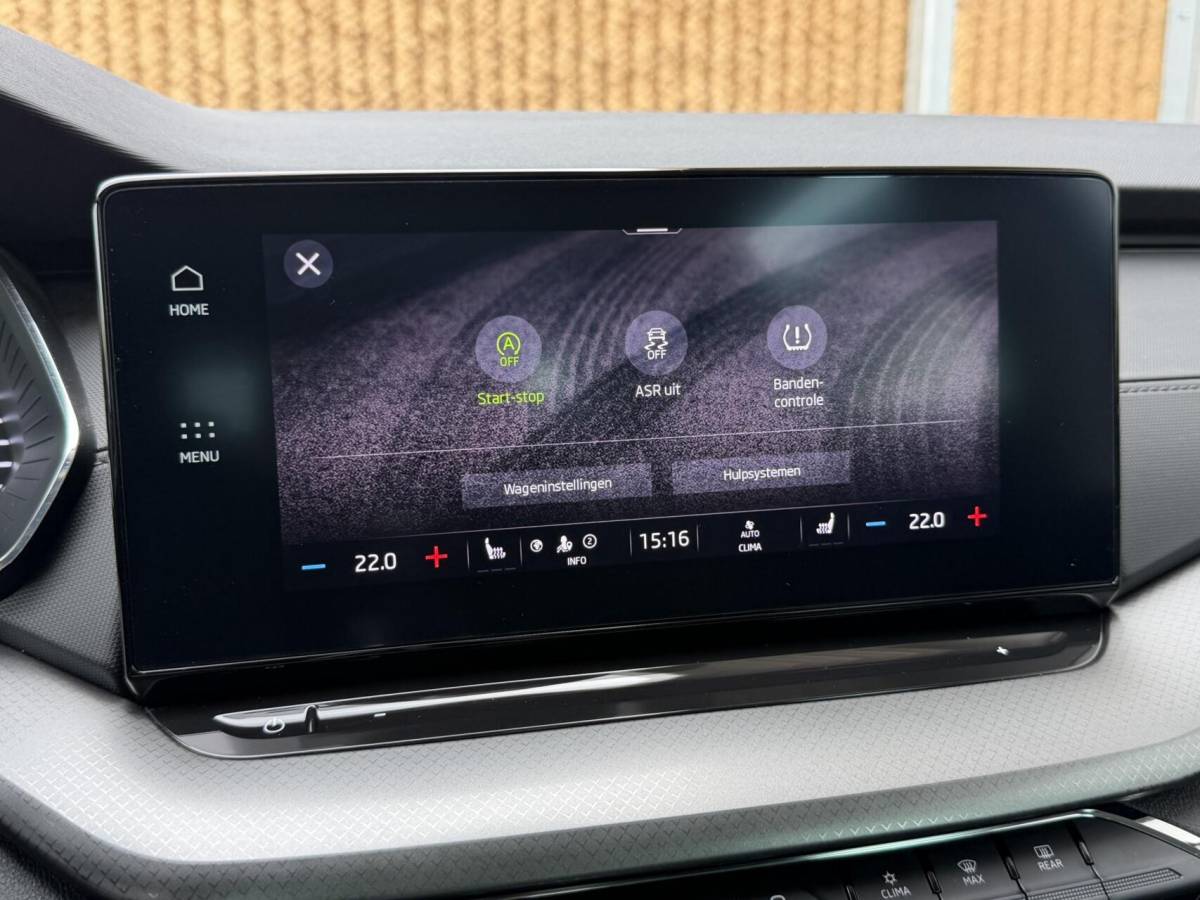Škoda Octavia Skoda Octavia Combi 1.0 e-TSI Business Edition Automaat | Trekhaak uitklapbaar | Adaptieve cruise control | Stoelverwarming |  Rijstrooksensor | Getint glas | 17 inch lichtmetalen velgen | LED verlichting | Parkeersensoren voor en achter