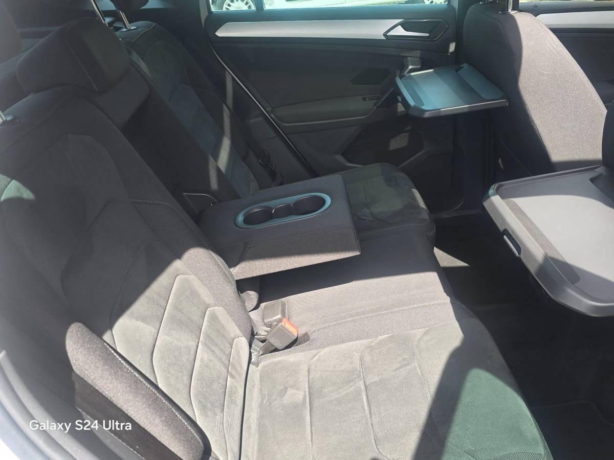 Volkswagen Tiguan Volkswagen Tiguan 1.4 TSI R Line / Aut / NAP / Camera / Ecc / Elek Pakket / Acc / Digital Cockpit / Open Panoramadak / Led / 19 In