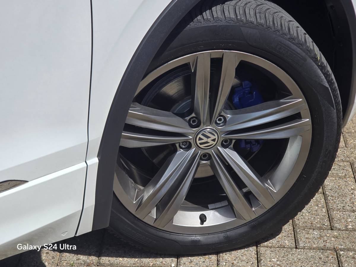 Volkswagen Tiguan Volkswagen Tiguan 1.4 TSI R Line / Aut / NAP / Camera / Ecc / Elek Pakket / Acc / Digital Cockpit / Open Panoramadak / Led / 19 In