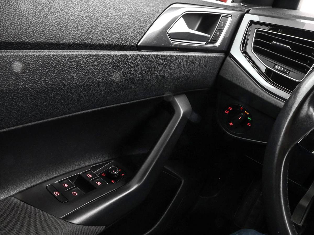 Volkswagen Polo Volkswagen Polo 1.0 TSI 95pk Highline · R-line exterieur · Apple/Android Car Play · 17″Velgen · ACC · Active Info Display · Spraakbediening · Alarmklasse 3 · LED Koplampen ·