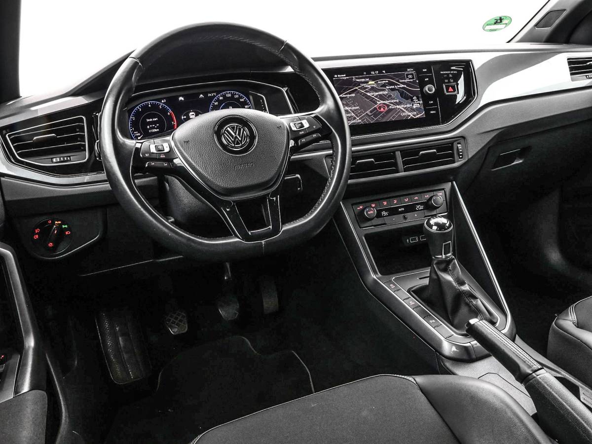 Volkswagen Polo Volkswagen Polo 1.0 TSI 95pk Highline · R-line exterieur · Apple/Android Car Play · 17″Velgen · ACC · Active Info Display · Spraakbediening · Alarmklasse 3 · LED Koplampen ·