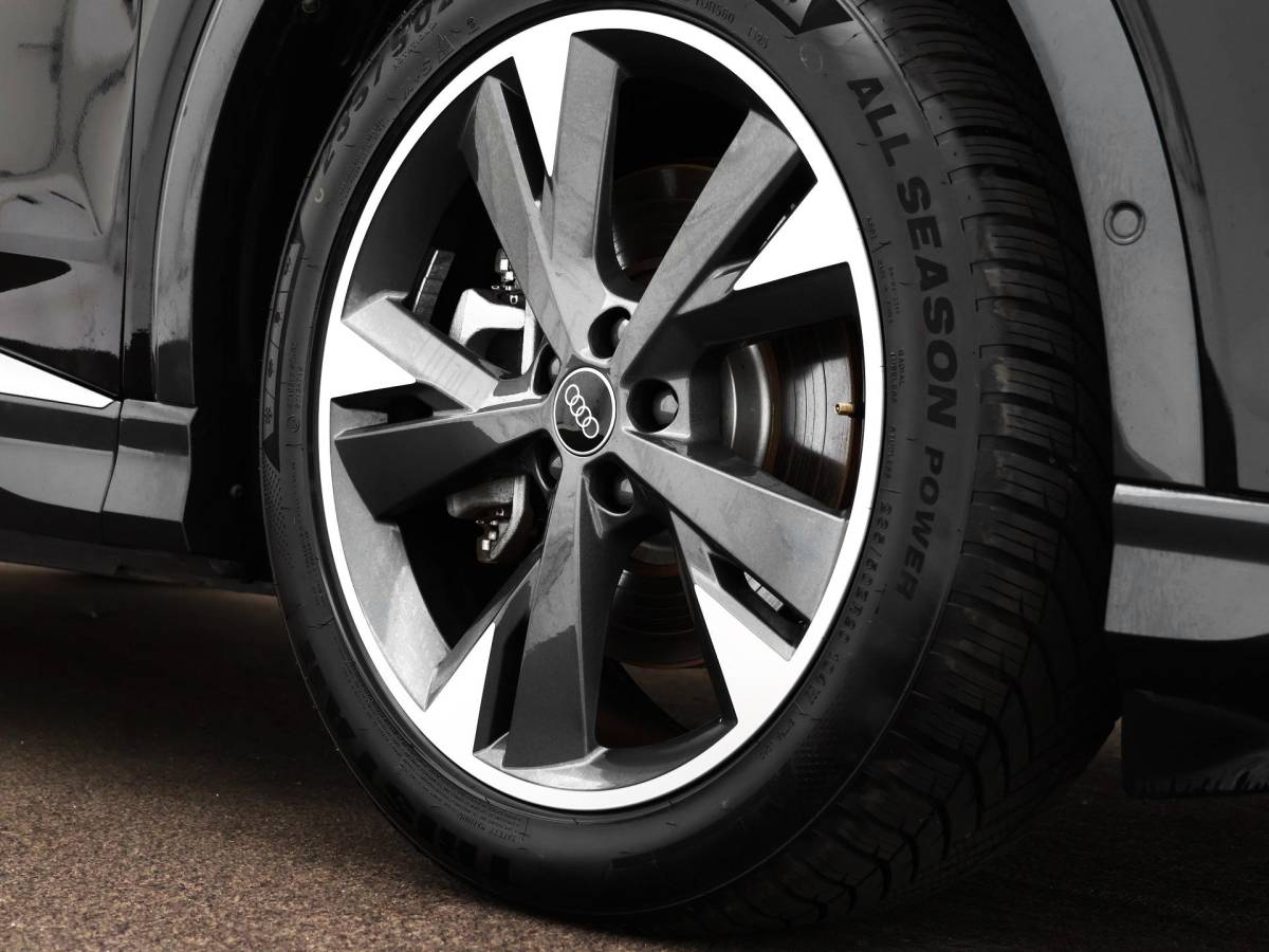 Audi Q4 e-tron Audi Q4 e-tron 40 S edition 77 kWh · SOH 97,4% · Panoramadak · Camera · Head-Up Display · Stoelverwarming · Apple/Android Car Play · Adaptive Cruise Control · 20″Velgen ·