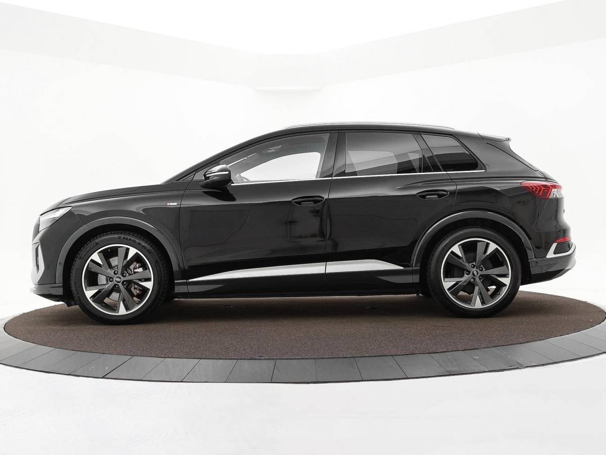 Audi Q4 e-tron Audi Q4 e-tron 40 S edition 77 kWh · SOH 97,4% · Panoramadak · Camera · Head-Up Display · Stoelverwarming · Apple/Android Car Play · Adaptive Cruise Control · 20″Velgen ·