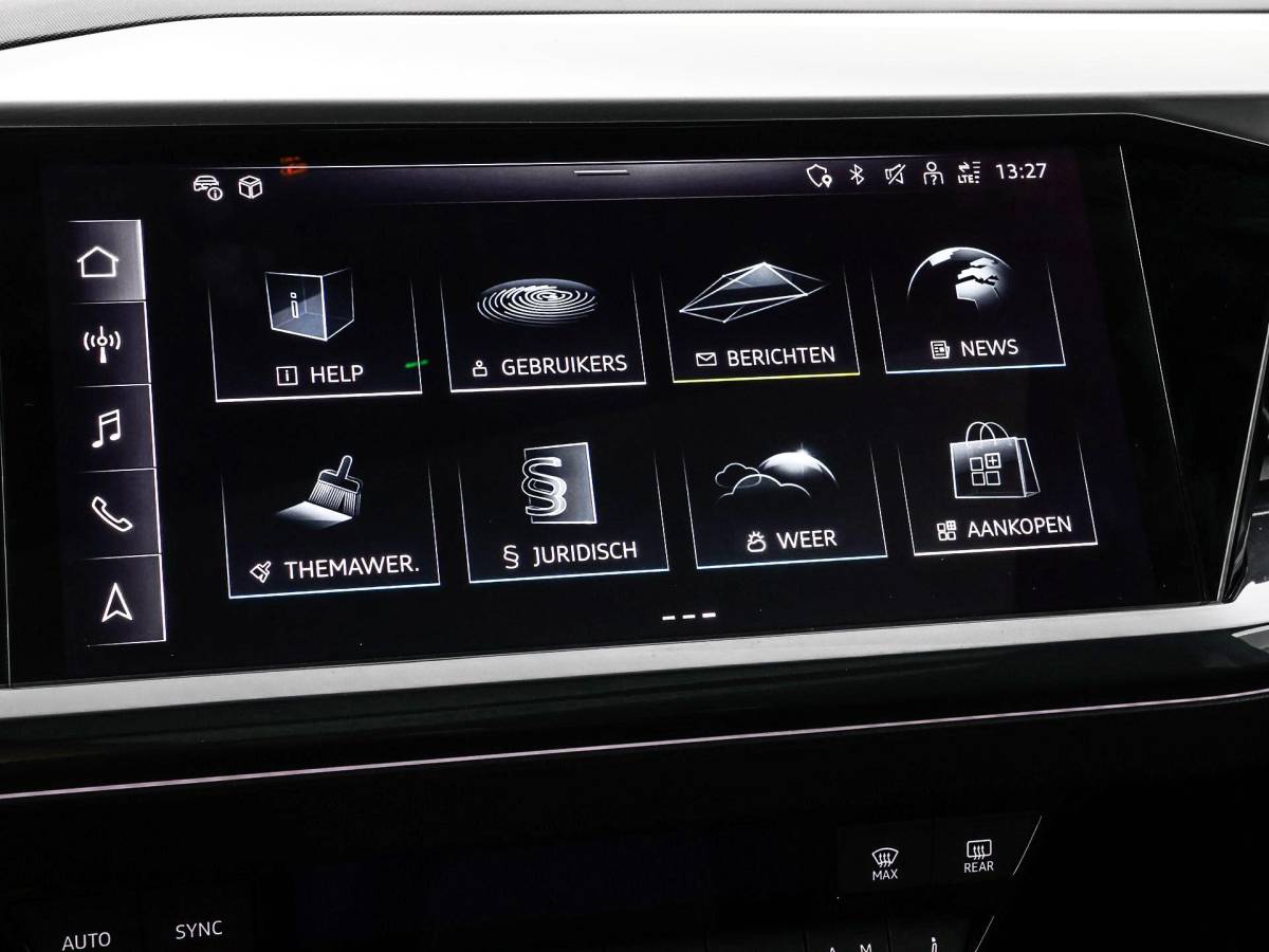 Audi Q4 e-tron Audi Q4 e-tron 40 S edition 77 kWh · SOH 97,4% · Panoramadak · Camera · Head-Up Display · Stoelverwarming · Apple/Android Car Play · Adaptive Cruise Control · 20″Velgen ·