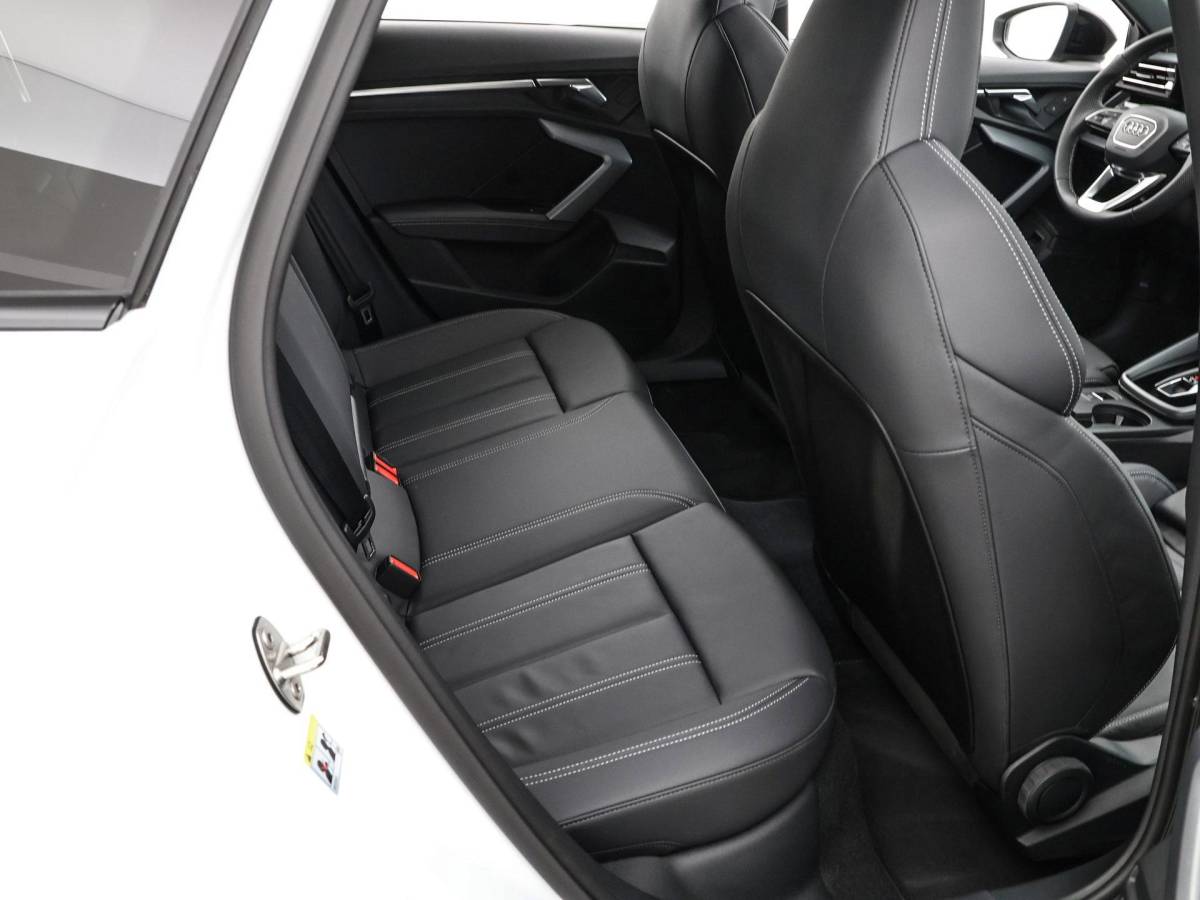 Audi A3 Audi A3 Sportback 45 TFSIe 272pk S-tronic S edition Competition · Panoramadak · Camera · Carbon Achterspoiler · Leder · Elek. voorstoel · Matrix LED · 18” Inch · Garantie t/m 29-07-2030 of 100.000km