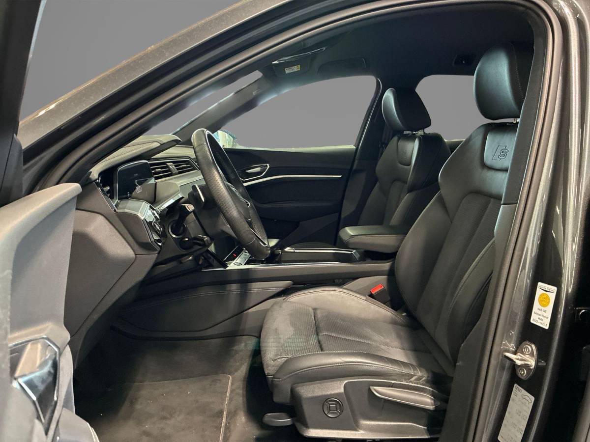 Audi e-tron Audi e-tron 55 408pk Quattro S edition 95 kWh · SOH · 360 Camera · Apple/Android Car Play · Luchtvering · P-Sensoren · 21” Inch ·