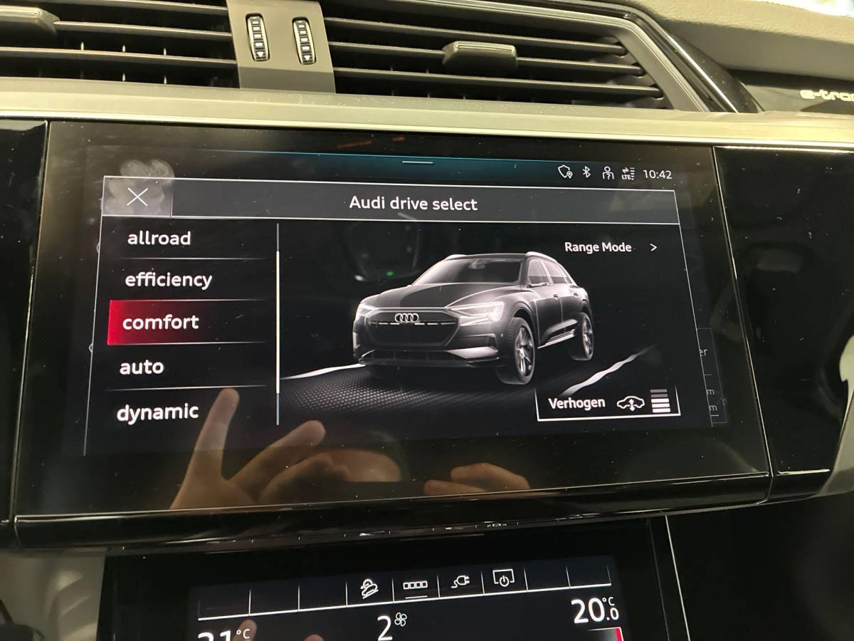 Audi e-tron Audi e-tron 55 408pk Quattro S edition 95 kWh · SOH · 360 Camera · Apple/Android Car Play · Luchtvering · P-Sensoren · 21” Inch ·