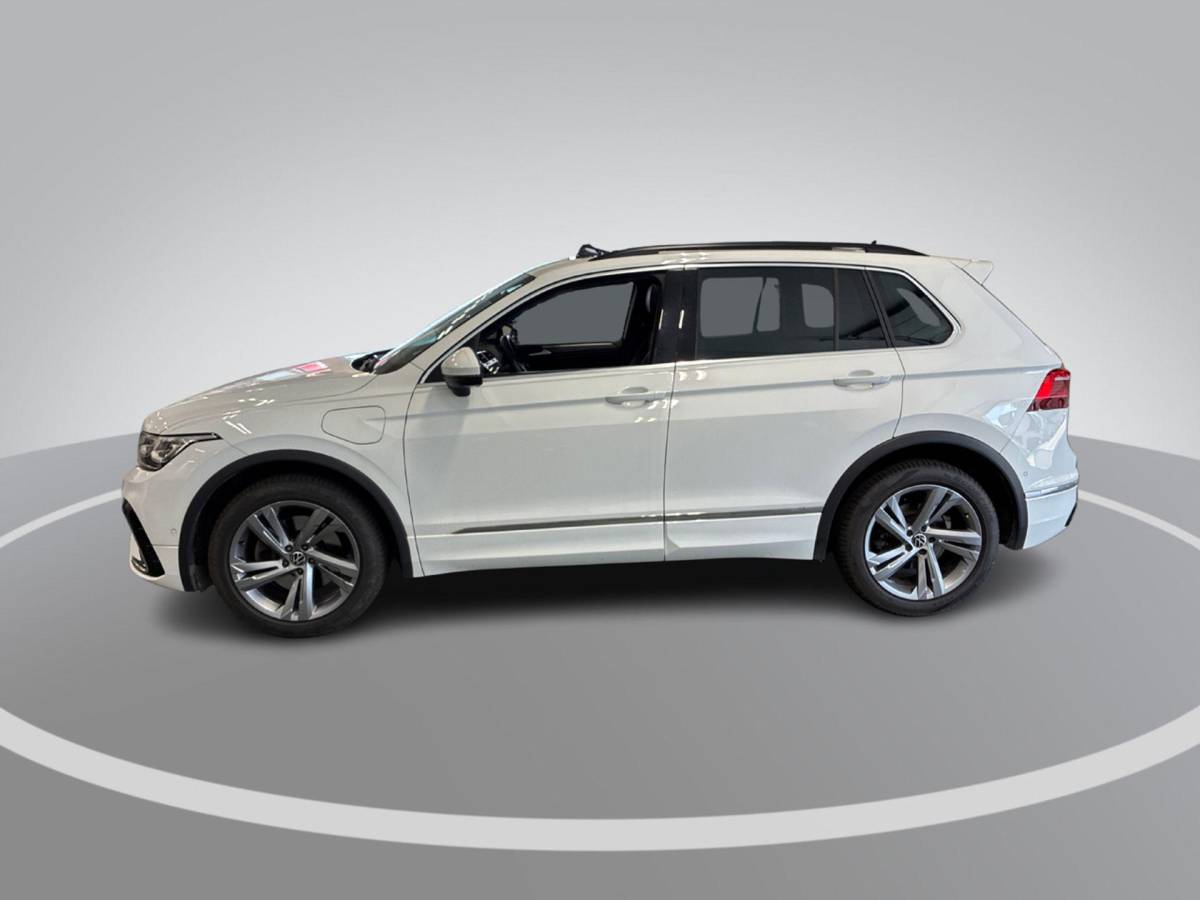 Volkswagen Tiguan Volkswagen Tiguan 1.4 TSI 245pk DSG eHybrid R-Line Business · Panoramadak · 360 Camera · Wegklapbare Trekhaak · Stoelverwarming · Matrix LED · Head-Up · 19” Inch ·