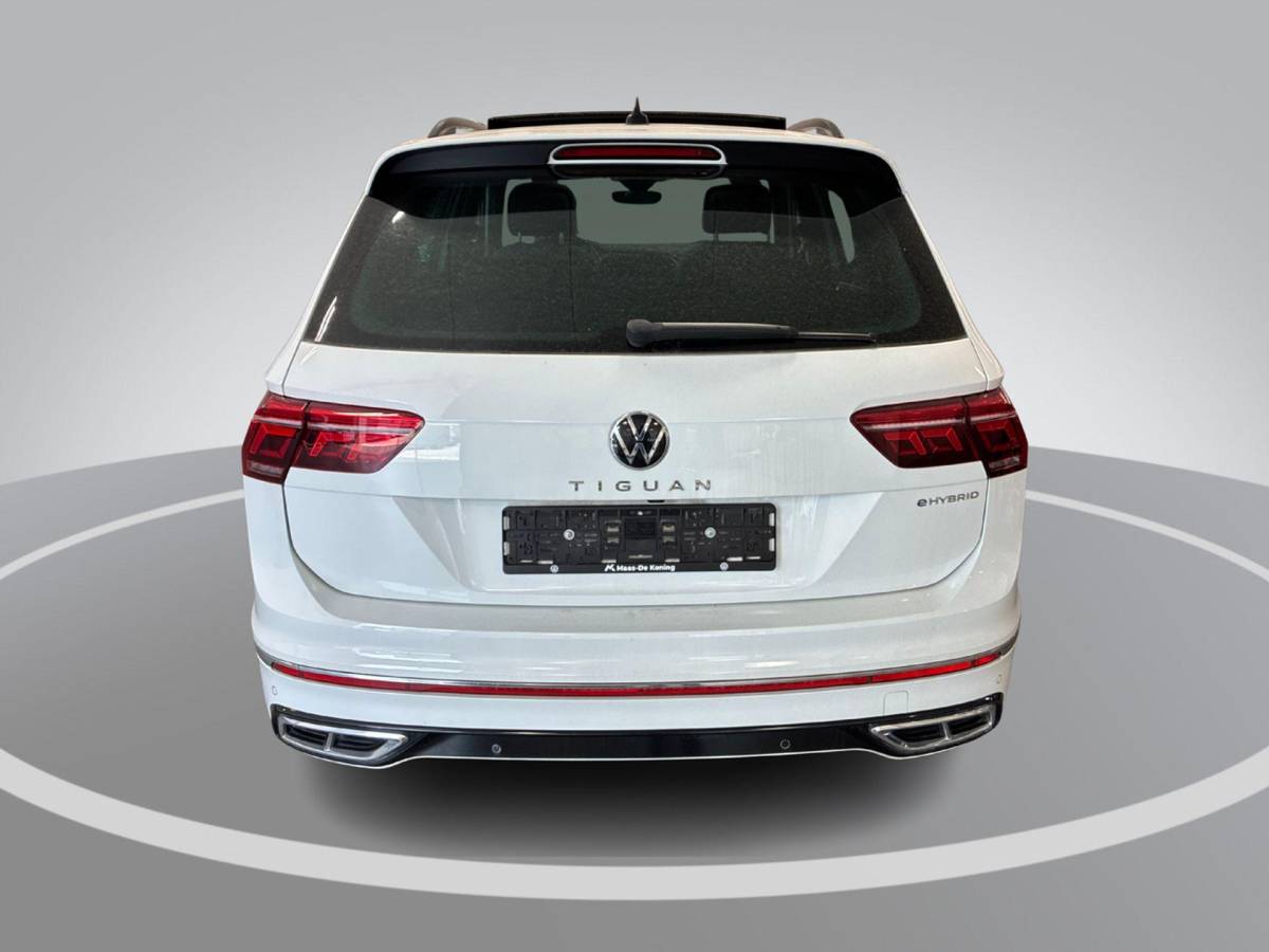 Volkswagen Tiguan Volkswagen Tiguan 1.4 TSI 245pk DSG eHybrid R-Line Business · Panoramadak · 360 Camera · Wegklapbare Trekhaak · Stoelverwarming · Matrix LED · Head-Up · 19” Inch ·