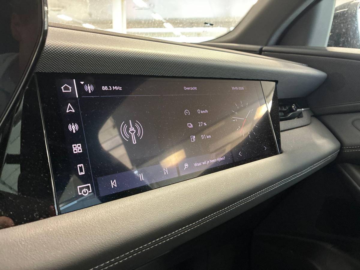 Audi Q6 e-tron Audi Q6 e-tron edition 83 kWh 252pk · SOH 96,3% · Panoramadak · 360 Camera · Inklap. Trekhaak ·  Luchtvering · Stuur- & Stoelverwarming · Apple/Android Car Play · Garantie t/m 13-07-2030 of 100.000km