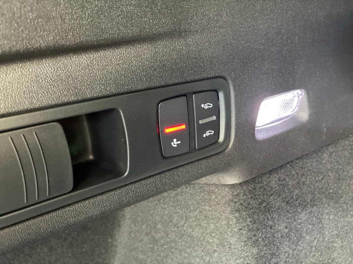 Audi Q6 e-tron Audi Q6 e-tron edition 83 kWh 252pk · SOH 96,3% · Panoramadak · 360 Camera · Inklap. Trekhaak ·  Luchtvering · Stuur- & Stoelverwarming · Apple/Android Car Play · Garantie t/m 13-07-2030 of 100.000km