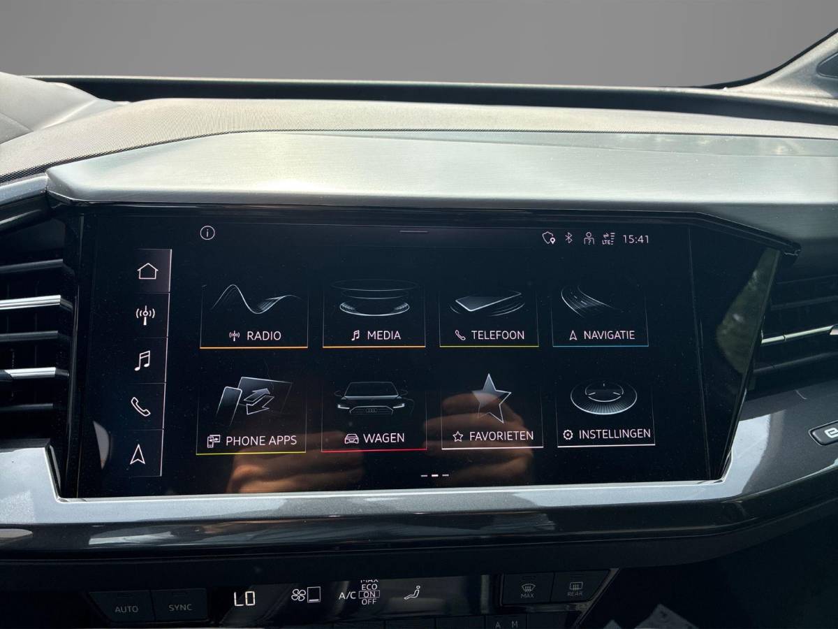 Audi Q4 e-tron Audi Q4 e-tron 45 Quattro S Edition 77 kWh 265pk · SOH 90,8% · Camera · Head-Up Display · Warmtepomp · ACC · Elek. Achterklep · Apple/Android Car Play ·